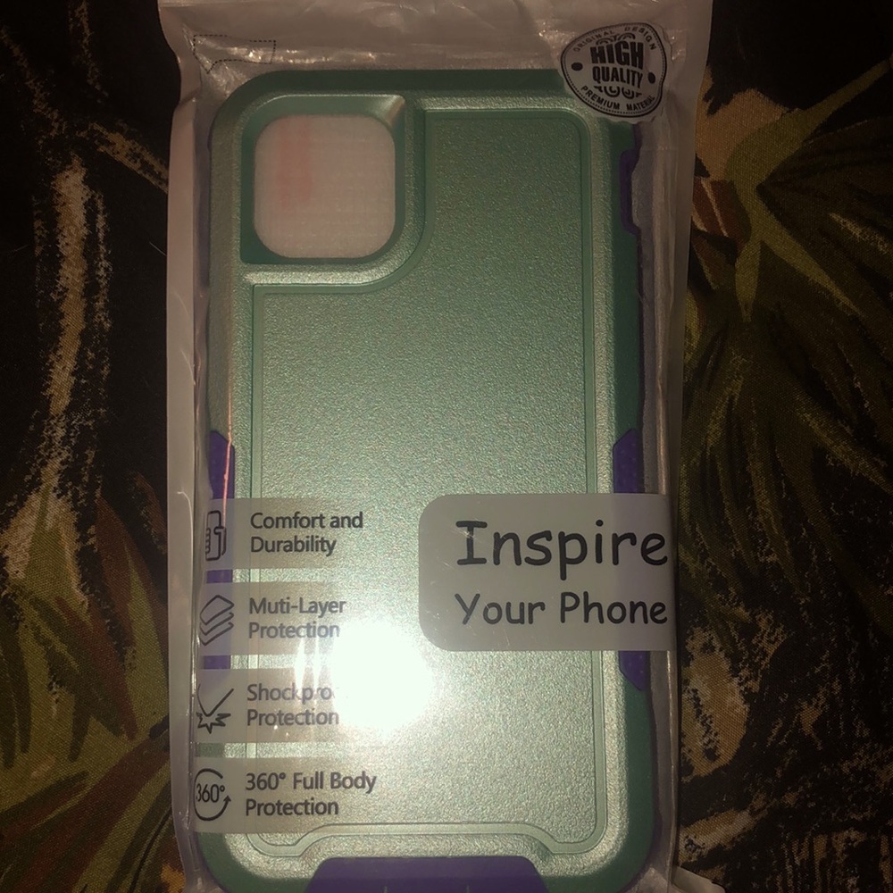 Defender iPhone 11 Pro m Hybrid phone case brand new. Never been opened.
